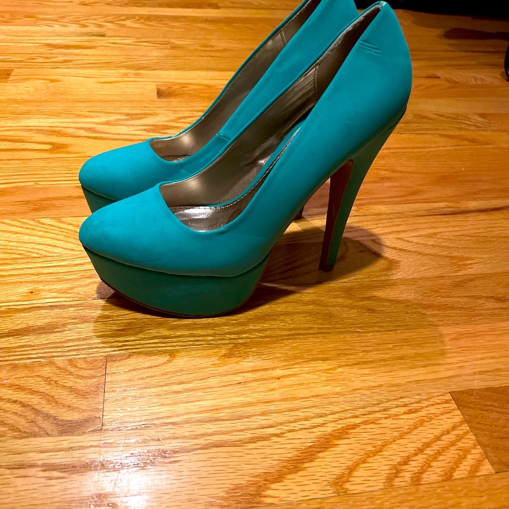 High heels - Picture 2 of 2